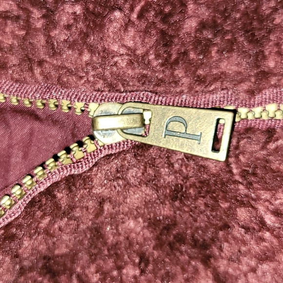 Pendleton. Heavy-lined, full-zip, fuzzy fleece. Women's size Medium. - Picture 8 of 15